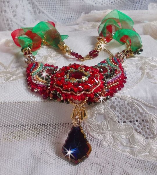 Halskette Mia Haute-Couture Barock/Vintage bestickt mit Swarovski-Kristallen, vergoldet, diverse Perlen von hoher Qualit&auml;t