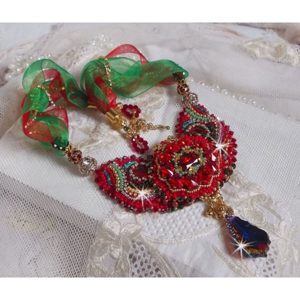 Halskette Mia Haute-Couture Barock/Vintage bestickt mit Swarovski-Kristallen, vergoldet, diverse Perlen von hoher Qualit&auml;t