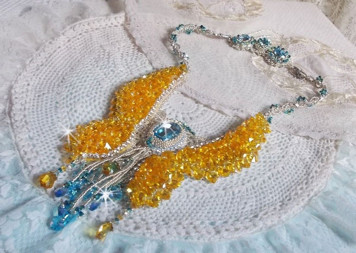 Plastron-Halskette Schmetterling von Versailles Haute-Couture bestickt mit Swarovski-Kristallen, silbernen Miyuki-Rocailles und Accessoires aus Silber 925/1000 