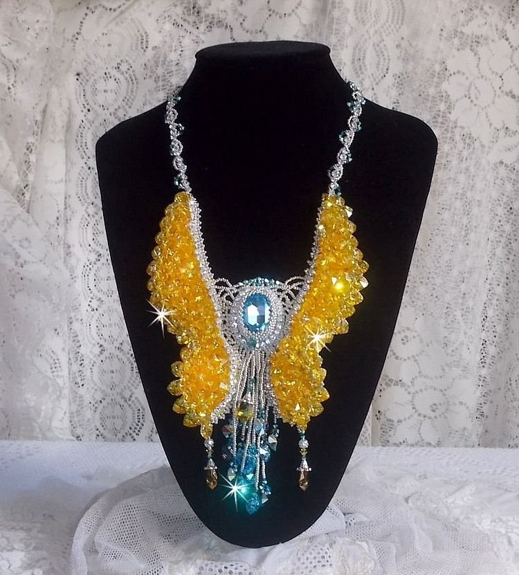 Plastron-Halskette Schmetterling von Versailles Haute-Couture bestickt mit Swarovski-Kristallen, silbernen Miyuki-Rocailles und Accessoires aus Silber 925/1000 