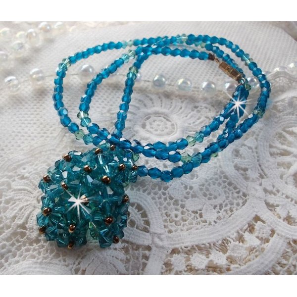 Smaragdgr&uuml;ne Anh&auml;ngerkette mit Kreiseln in Swarovski-Kristall und Facetten