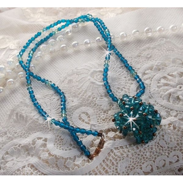 Smaragdgr&uuml;ne Anh&auml;ngerkette mit Kreiseln in Swarovski-Kristall und Facetten