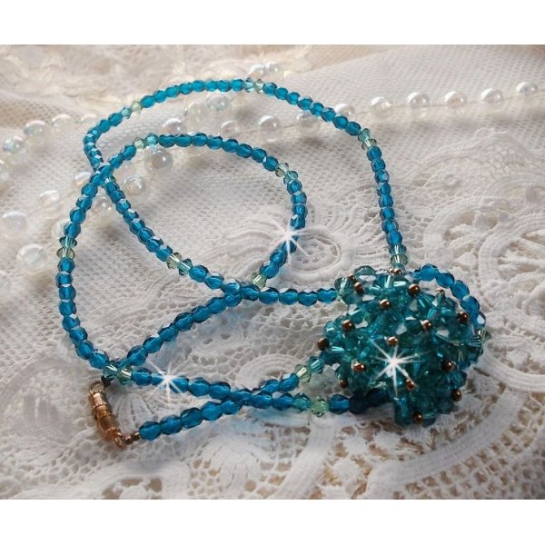 Smaragdgr&uuml;ne Anh&auml;ngerkette mit Kreiseln in Swarovski-Kristall und Facetten