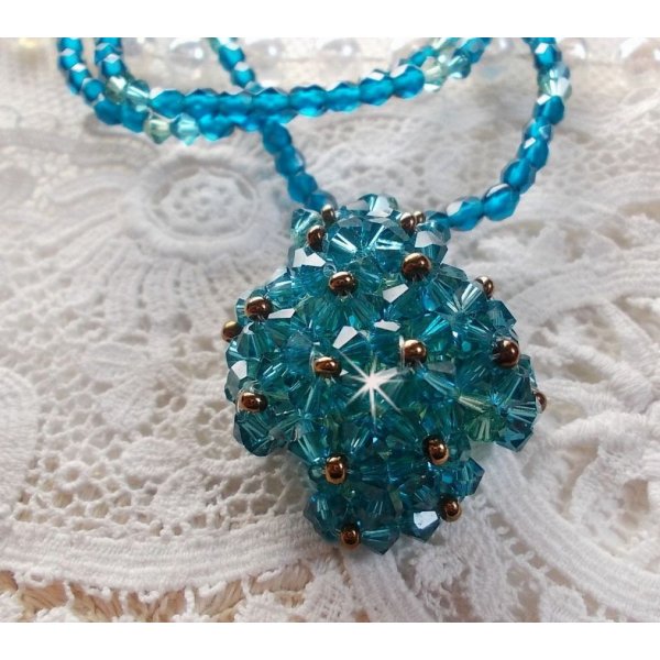 Smaragdgr&uuml;ne Anh&auml;ngerkette mit Kreiseln in Swarovski-Kristall und Facetten