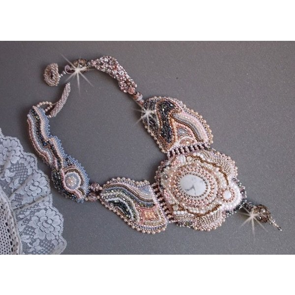 Plastron-Halskette Angelique Marquise des Anges Haute-Couture bestickt mit Edelsteinen und Swarovski-Kristallen