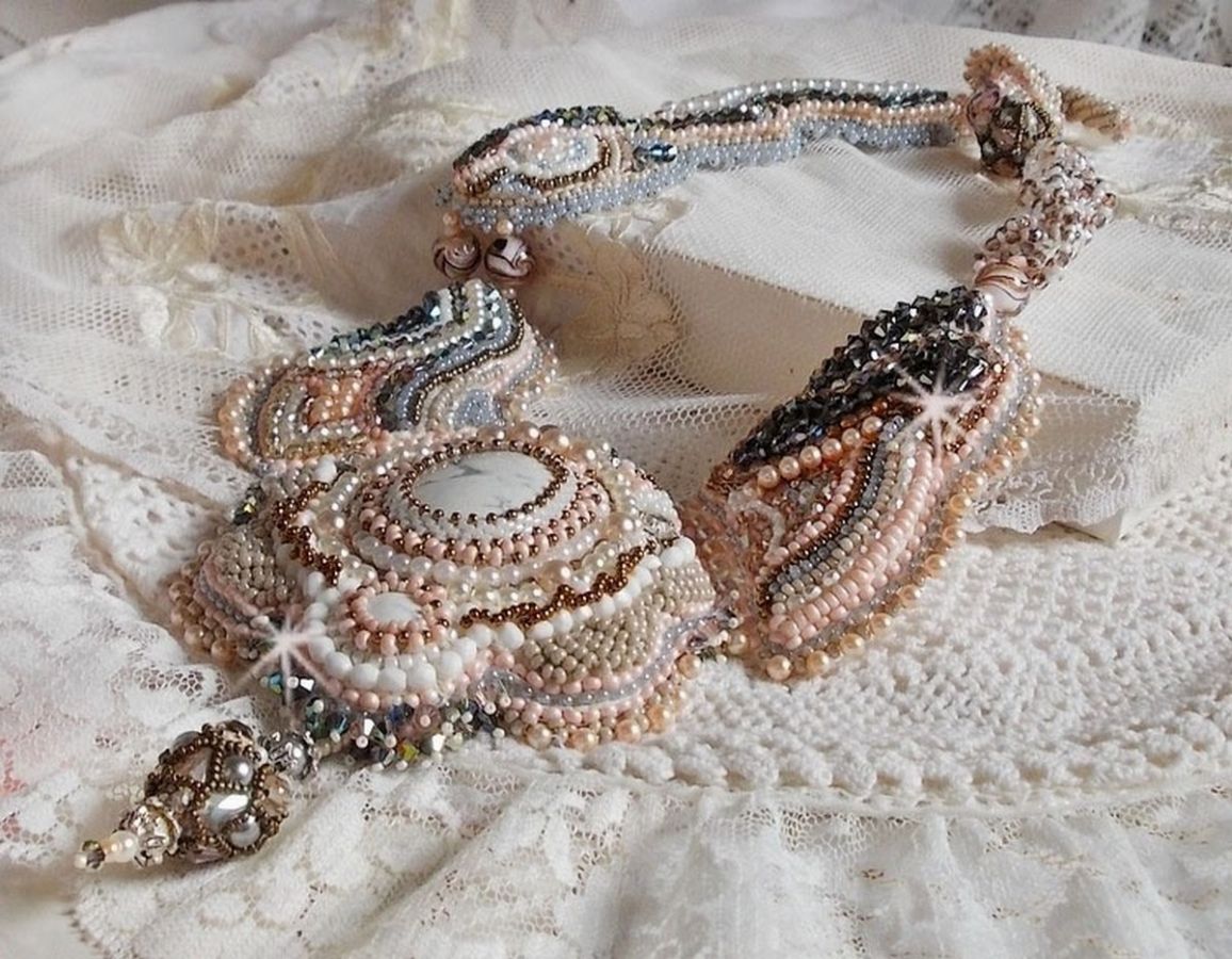 Plastron-Halskette Angelique Marquise des Anges Haute-Couture bestickt mit Edelsteinen und Swarovski-Kristallen