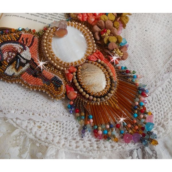 Plastron-Halskette Envol Exotique bestickt mit Spitze, Edelsteinperlen, verschiedene Perlen von sehr sch&ouml;ner Qualit&auml;t Art Haute-Couture