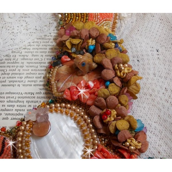 Plastron-Halskette Envol Exotique bestickt mit Spitze, Edelsteinperlen, verschiedene Perlen von sehr sch&ouml;ner Qualit&auml;t Art Haute-Couture