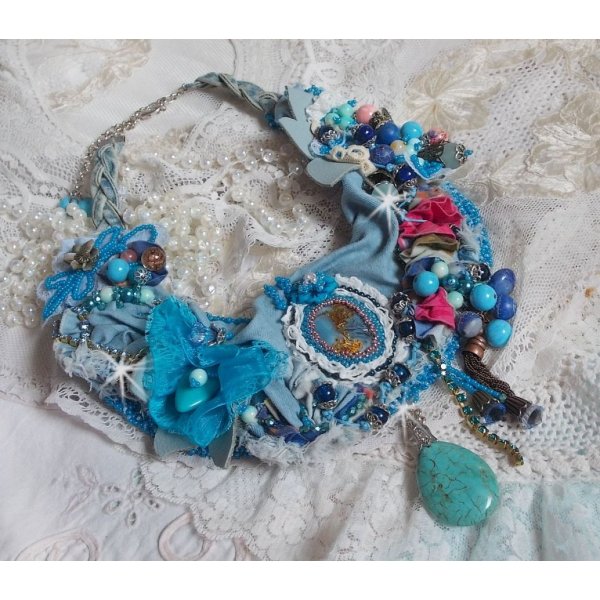 Far West Plastron-Halskette, ein Trend aus dem amerikanischen Westen mit Halbedelsteinen und verschiedenen Perlen.