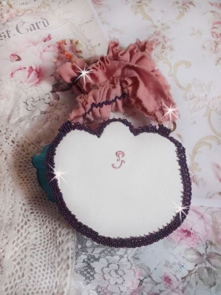 Plastron-Halskette Jardin Po&eacute;tique wurde mit Spitze, Swarovski-Kristallen, Perlen, Rocailles, 18 Karat vergoldetem Silber und Halbedelsteinen kreiert.