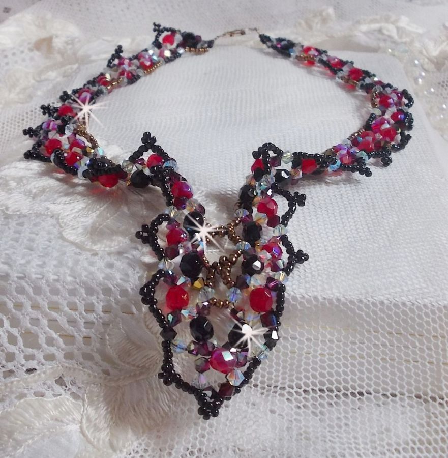 Ruby and Black Halskette mit Facetten und Kreiseln aus Swarovski-Kristall