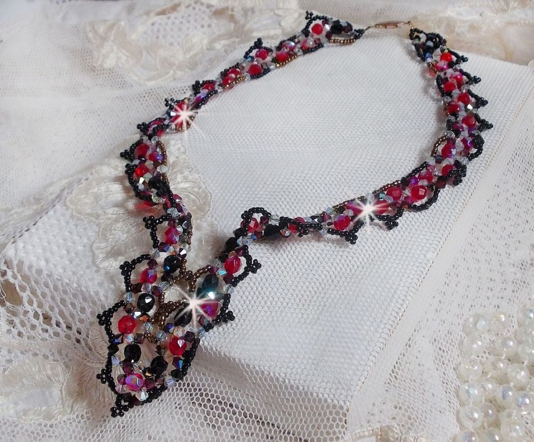 Ruby and Black Halskette mit Facetten und Kreiseln aus Swarovski-Kristall