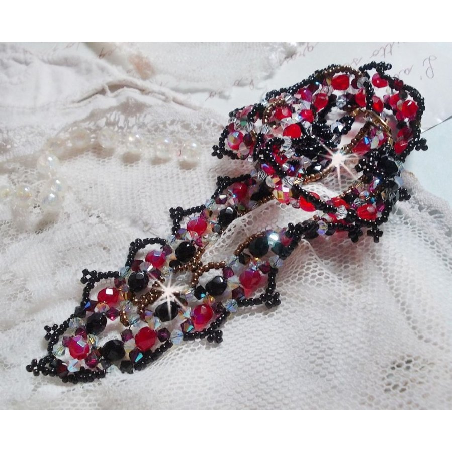 Ruby and Black Halskette mit Facetten und Kreiseln aus Swarovski-Kristall