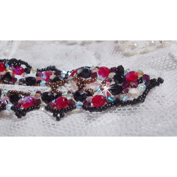 Ruby and Black Halskette mit Facetten und Kreiseln aus Swarovski-Kristall