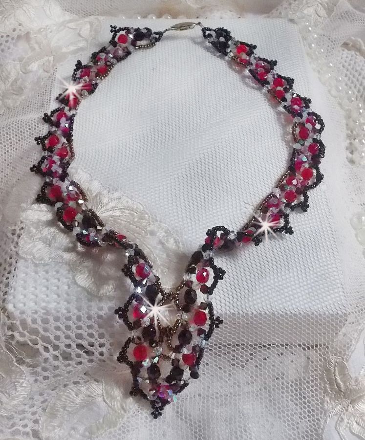 Ruby and Black Halskette mit Facetten und Kreiseln aus Swarovski-Kristall