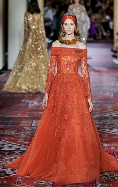 Rumba Haute-Couture-Halskette, bestickt mit Seiden-Shibori, Soutache und Swaroski-Kristallen