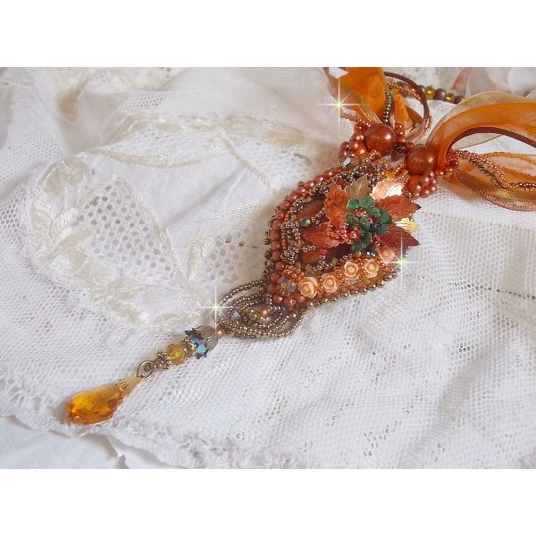 Anh&auml;nger Souffle d'Automne Chic Ethnique, bestickt ganz aus Perlen und Swarovski-Kristall 