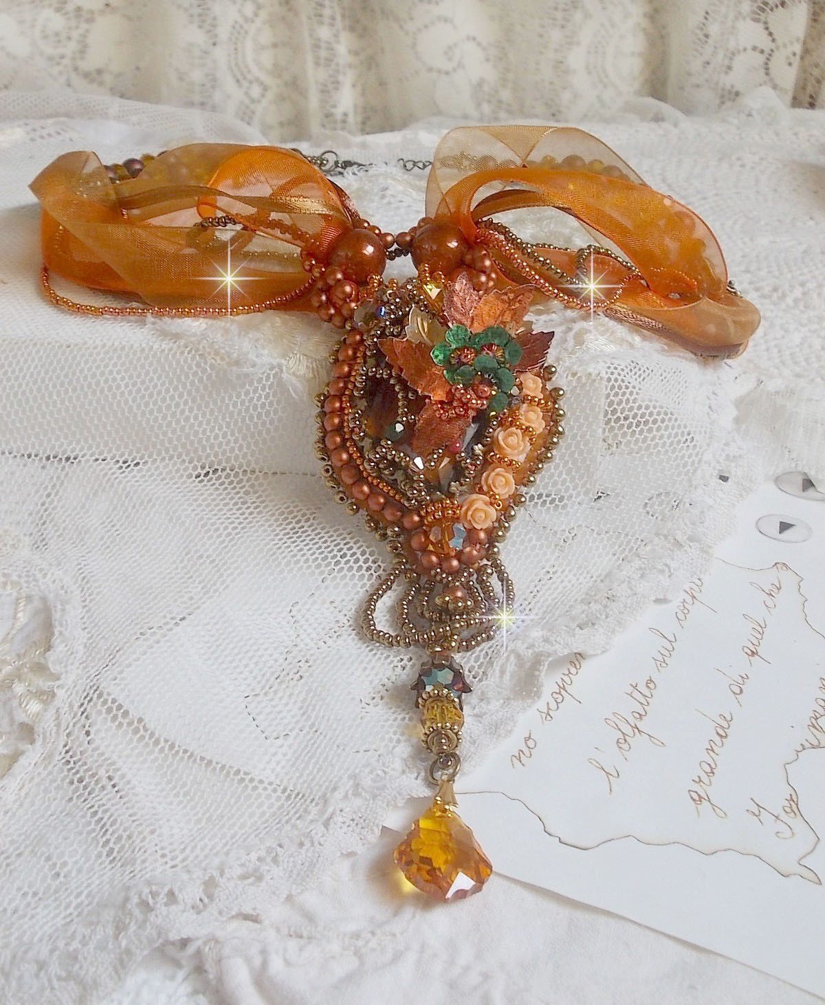 Anh&auml;nger Souffle d'Automne Chic Ethnique, bestickt ganz aus Perlen und Swarovski-Kristall 