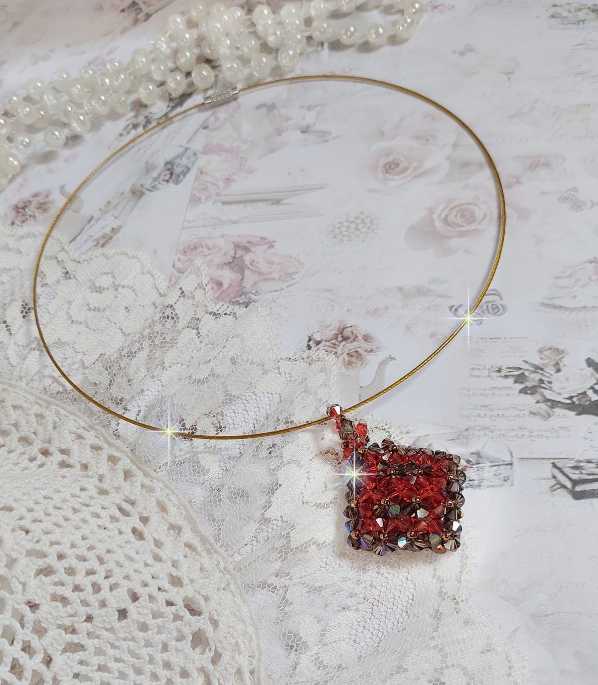 Camel-Anh&auml;nger montiert mit Facetten und Kreiseln aus Swarovski-Kristall