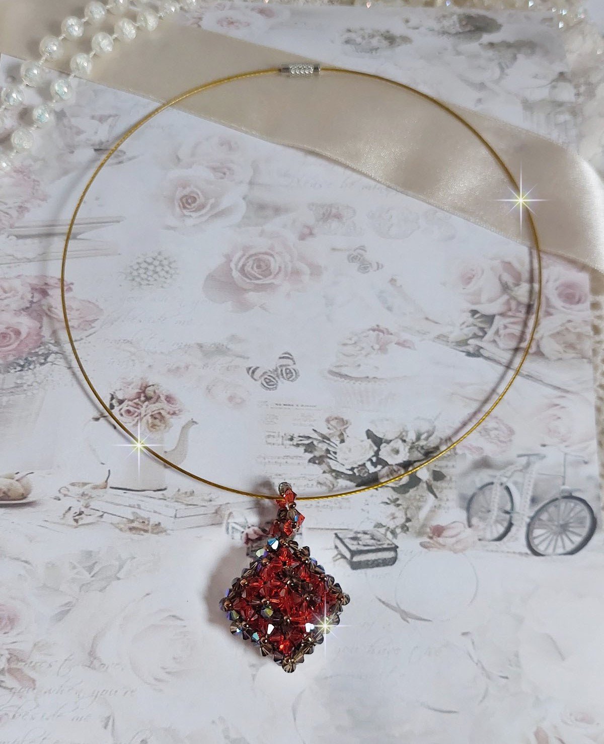 Camel-Anh&auml;nger montiert mit Facetten und Kreiseln aus Swarovski-Kristall