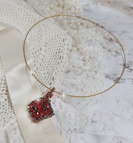 Camel-Anh&auml;nger montiert mit Facetten und Kreiseln aus Swarovski-Kristall