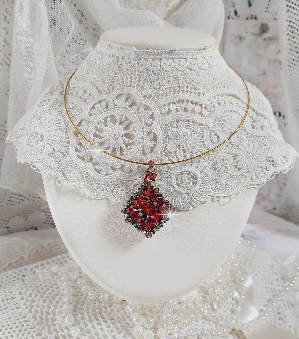 Camel-Anh&auml;nger montiert mit Facetten und Kreiseln aus Swarovski-Kristall