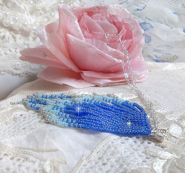 Anh&auml;nger S&uuml;&szlig;e Blaue Tr&auml;ume kreiert mit hochwertigen Rocailles in Himmelblau, Saphir, Silber mit Zubeh&ouml;r in Silber 925/1000