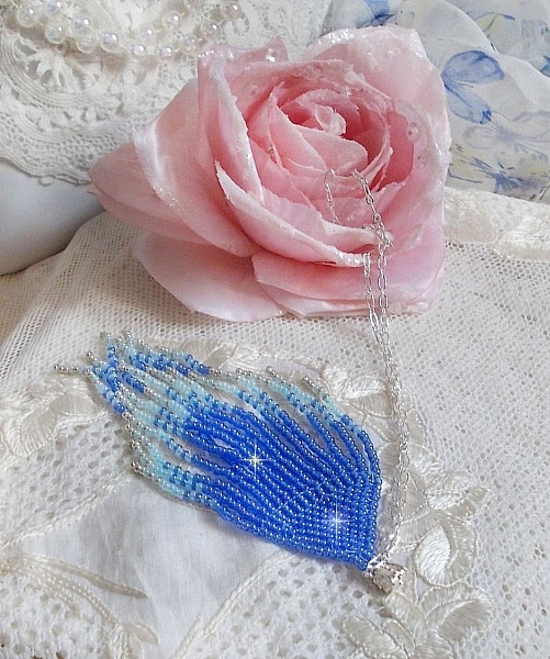 Anh&auml;nger S&uuml;&szlig;e Blaue Tr&auml;ume kreiert mit hochwertigen Rocailles in Himmelblau, Saphir, Silber mit Zubeh&ouml;r in Silber 925/1000