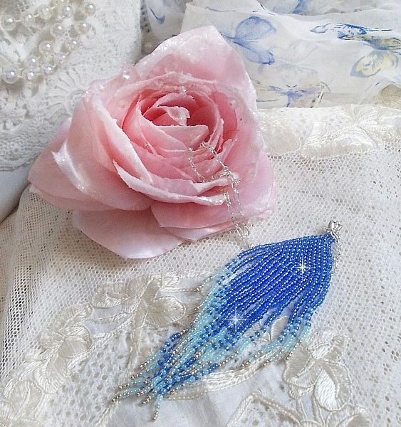 Anh&auml;nger S&uuml;&szlig;e Blaue Tr&auml;ume kreiert mit hochwertigen Rocailles in Himmelblau, Saphir, Silber mit Zubeh&ouml;r in Silber 925/1000