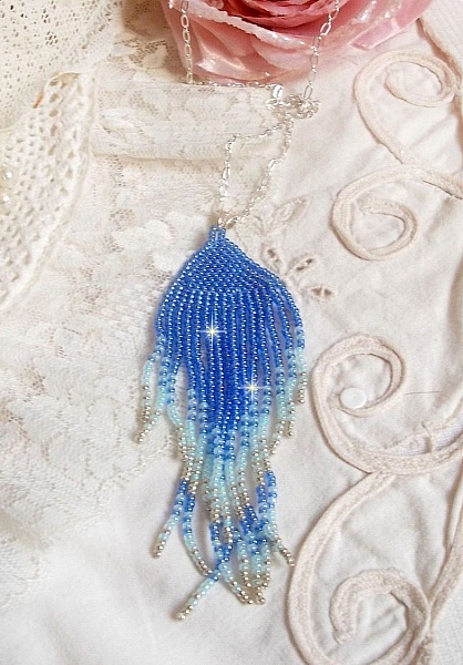 Anh&auml;nger S&uuml;&szlig;e Blaue Tr&auml;ume kreiert mit hochwertigen Rocailles in Himmelblau, Saphir, Silber mit Zubeh&ouml;r in Silber 925/1000