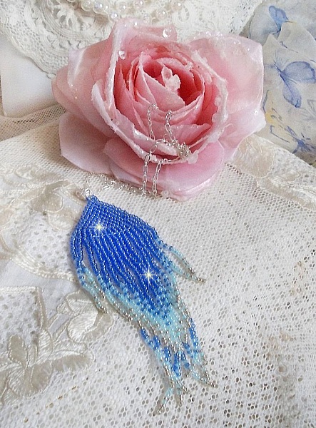 Anh&auml;nger S&uuml;&szlig;e Blaue Tr&auml;ume kreiert mit hochwertigen Rocailles in Himmelblau, Saphir, Silber mit Zubeh&ouml;r in Silber 925/1000