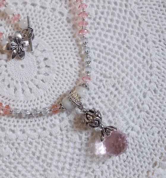 Halskette mit Anh&auml;nger Irisierende Rose, bestickt mit Swarovski-Kristallen, 925er Silber und Mondsteinen