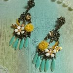 BO Frühlingsherz kreiert mit Dolchen, Harzblumen, Kristallen in PureCrystal und Charms