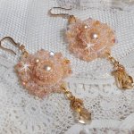 BO Idylle Beauty bestickt mit Swarovski-Kristallen, vergoldeten Accessoires und Rocailles