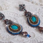 BO Ilycia Charming bestickt mit zwei facettierten Cabochons in Türkis-Grün und Swarovski-Kristallen