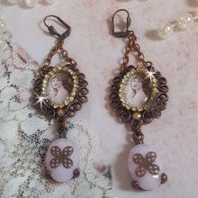 BO Blondy Rosen kreiert mit PureCrystal-Cabochons, Lupen-Cabochons, Medaillons und einer Strasskette