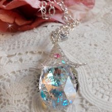 Silberne Blumenkette mit einem wunderschönen Swarovski-Kristallanhänger, einem versilberten Herzzwischenstück mit einer Kette, Ringen, einem Verschluss und einer Verlängerungskette aus Silber 925/1000