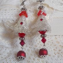 BO Tendre Rouge mit Swarovski-Kristallen, facettierten runden Perlen und Ohrhaken aus Silber 925/1000