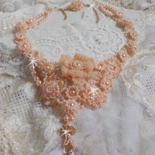 Idylle Beauté Haute-Couture-Halskette, nichts als Swarovski-Perlmuttperlen und Rocailles-Perlen 