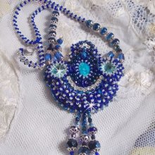Paris Divine Halskette bestickt mit Swarovski-Kristallen, böhmischen Kristallperlen und Rocailles 