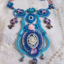 Plastron-Halskette Belle Epoque, Haute-Couture bestickt mit Swarovski-Kristallen und verschiedenen schönen Perlen