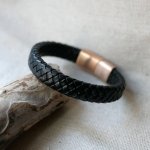 Schwarzes, geflochtenes Lederarmband mit Rose Gold Magnetverschluss aus Stahl