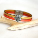 Duo-Lederarmband für Frauen mit silberner Blume Schlaufe anpassbar