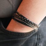 Manschettenarmband aus mehreren schwarzen Ledern für Männer