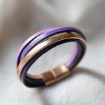 Manschettenarmband aus Multi-Leder in Violett und Roségold