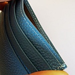 Kartenetui aus hellblauem Leder