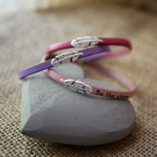 Lederarmband aus feiner Feder zum Anpassen durch Gravur Mädchen Frau