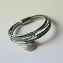 Multi-Leder-Armband Beige-Töne blassgrün Perlmutt Dekor kleine Feder