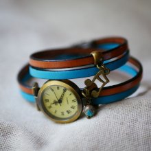 Personalisierbare Armbanduhr mit doppelter Umdrehung aus Leder mit Anhänger