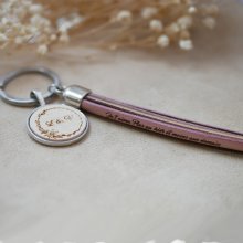 Schlüsselanhänger Schmuck Leder und Holz personalisierte Leder Pompon und Cabochon eingraviert